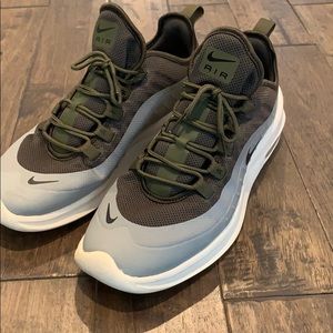 Nike Air Axis Men’s Shoe